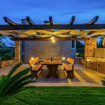 Lovely Holiday Home In Fazana With Swimming Pool Holiday home