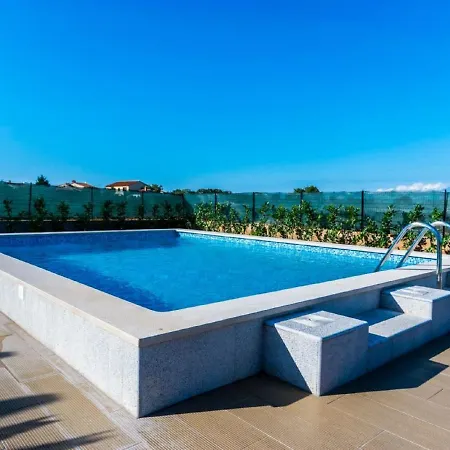Lovely Holiday Home In Fazana With Swimming Pool * Stinjan