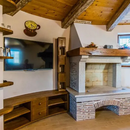 Lovely Holiday Home In Fazana With Swimming Pool *