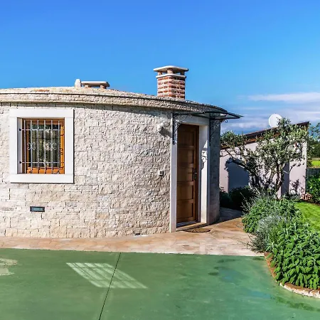 Lovely Holiday Home In Fazana With Swimming Pool *