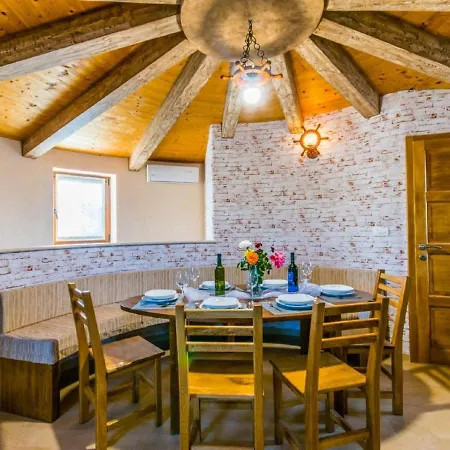 Lovely Holiday Home In Fazana With Swimming Pool * Stinjan