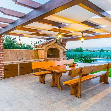Holiday home Lovely Holiday Home In Fazana With Swimming Pool