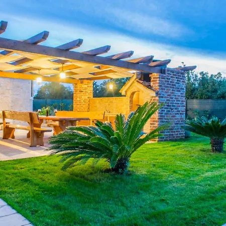 Lovely Holiday Home In Fazana With Swimming Pool