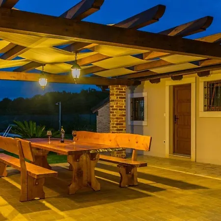 Lovely Holiday Home In Fazana With Swimming Pool Holiday home Stinjan